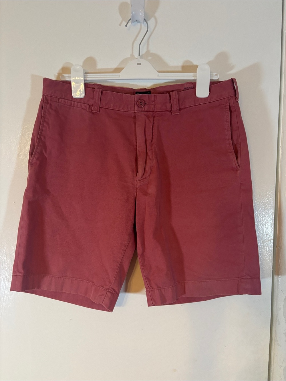 J. Crew mens Stanton Nantucket red shorts. Waist 33, inseam 9